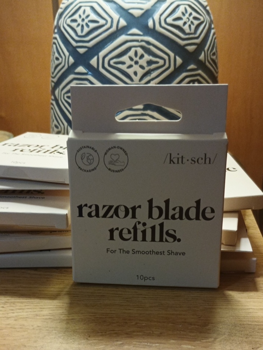 (14) Kitsch Razor Blade Refills - Cream & Black Packaging